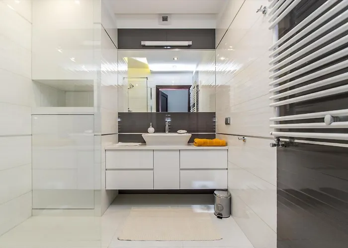 Landmark Apartment *