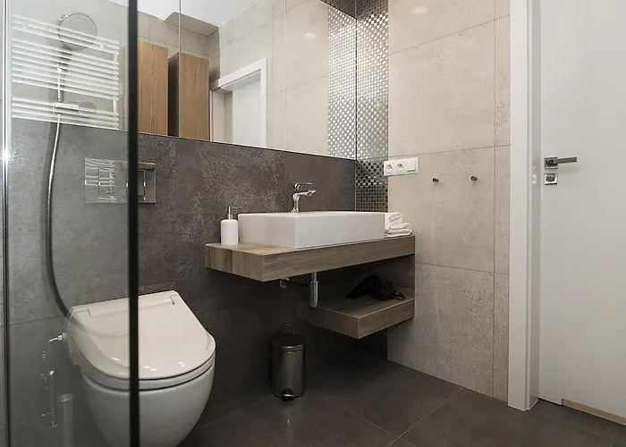 Landmark Apartment *